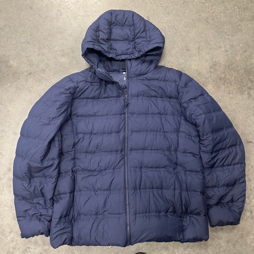*SOLD* Navy blue UNIQLO puffer jacket with horizontal quilting Size XL